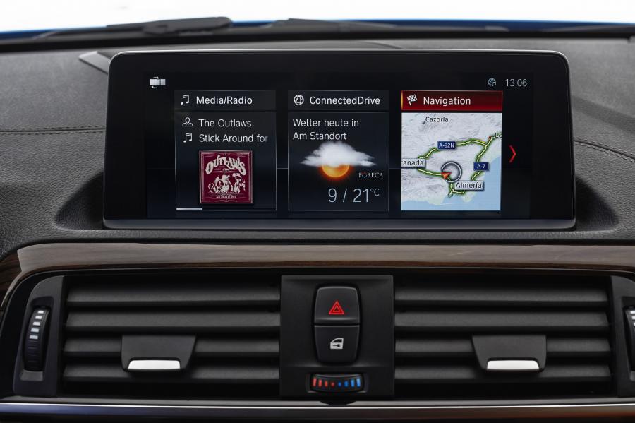 Детали интерьера BMW 230i Canvertible Luxury Line (F23) 2017 года  (WW) (фото 34 из 38)